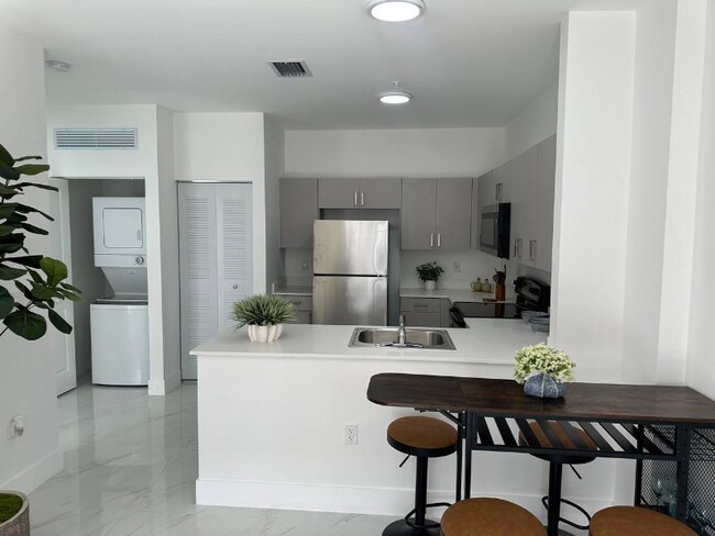 Photo - 1453 W 29th St