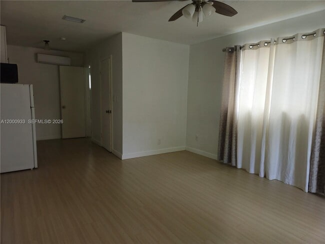 Photo - 514 SW 2nd Ave Unidad B