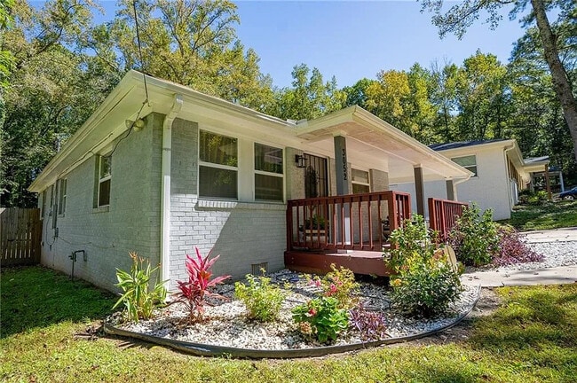 Building Photo - Room in House on Browns Mill Rd SE