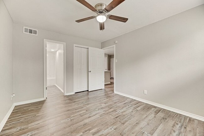 2703_north_buckner_boulevard_6032952_017 - Springhollow Apartments