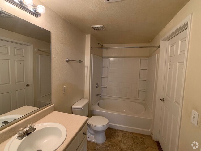 Building Photo - One Bed / One Bath Gated Rental