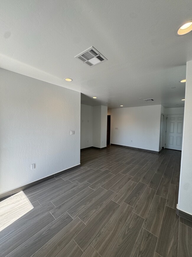 Living Space - 1128 Jefferson St Unit B