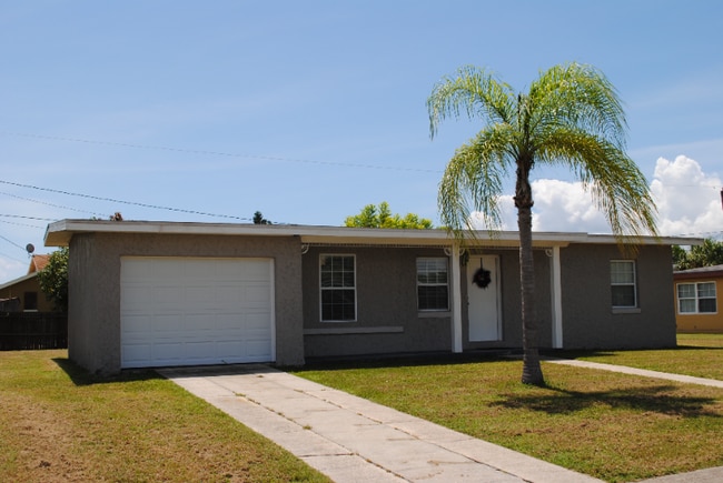 Building Photo - 21463 Mallory Ave Unit 21463 Rental