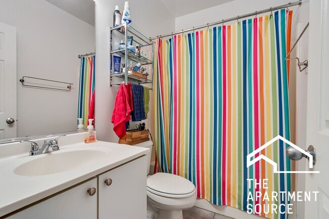 Photo - 1024 N Damen Ave Unidad 11