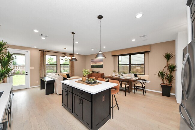 Photo - 1418 Revolution Way