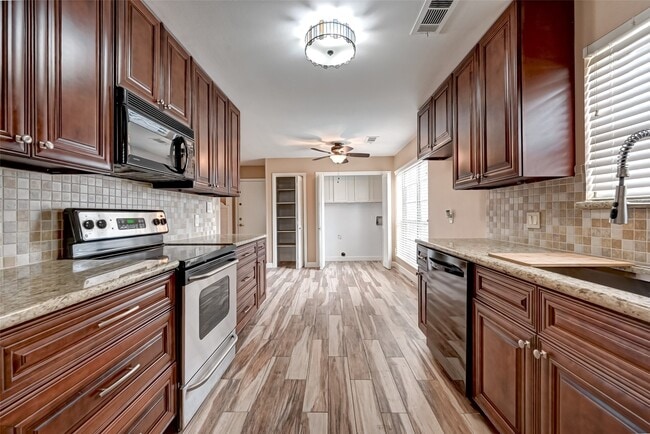 Photo - 1902 Sedgie Dr