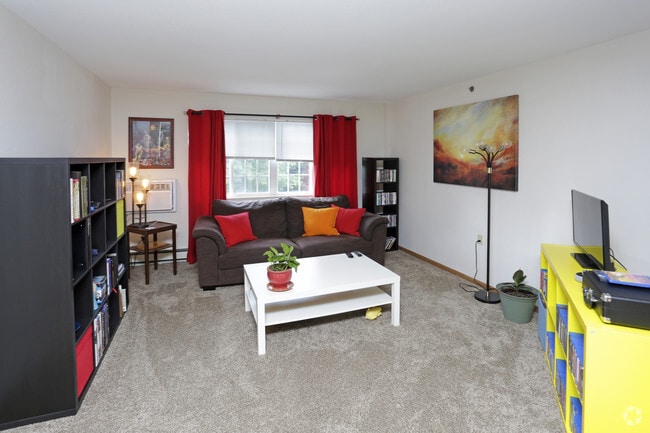 Living Room - Timber Ridge Apartments