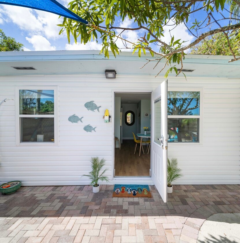 Photo - 5880 SW 32nd Ter (Fort Lauderdale, FL)