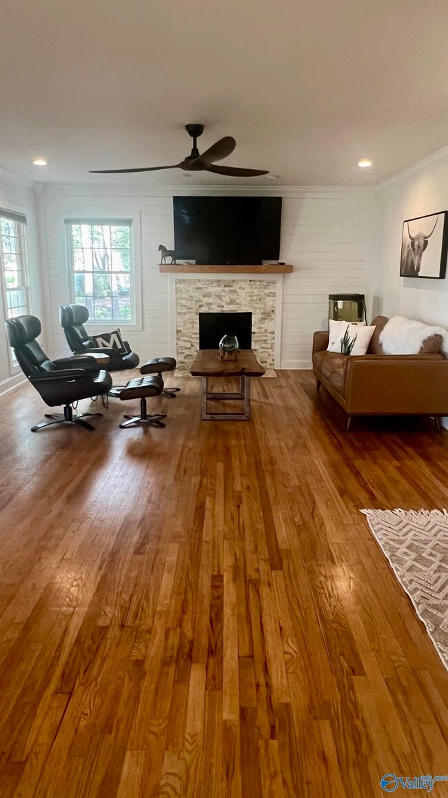 Photo - 1105 9th St SE