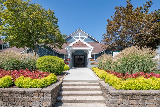 Canopy at Baybrook Apartments