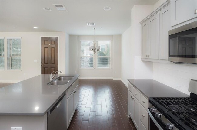 Photo - 13800 Lyndhurst St