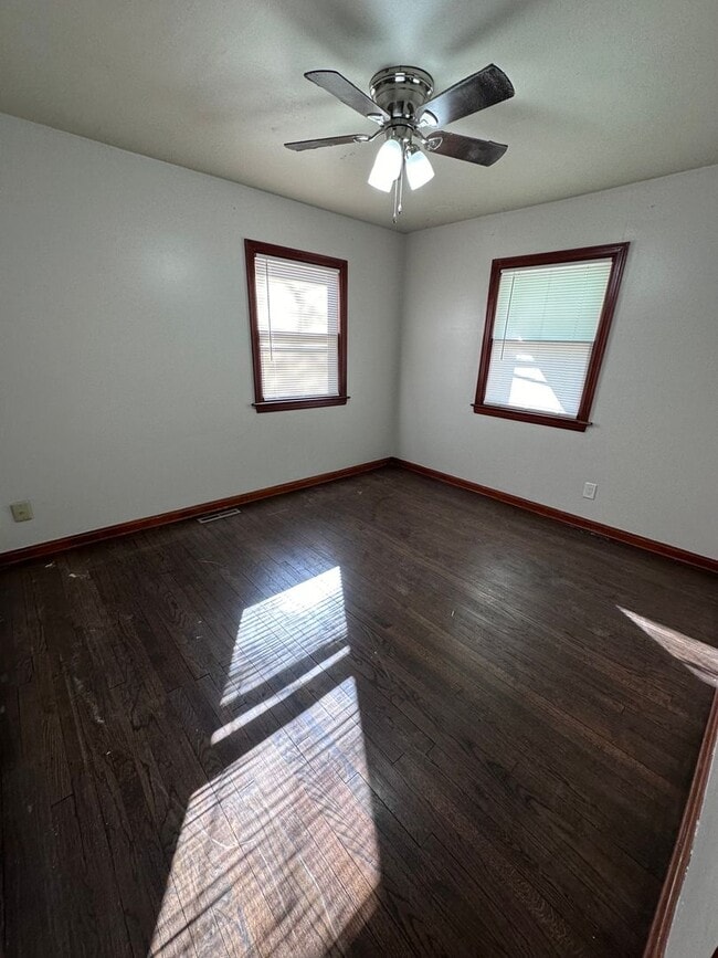 Photo - $950 - Accepting SECTION 8/ Housing Vouche...