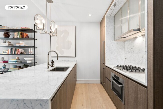 Photo - 181 E 28th St