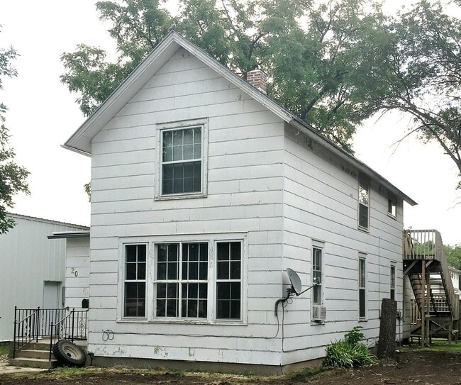 Building Photo - 20 3rd St SE Unit 2UP