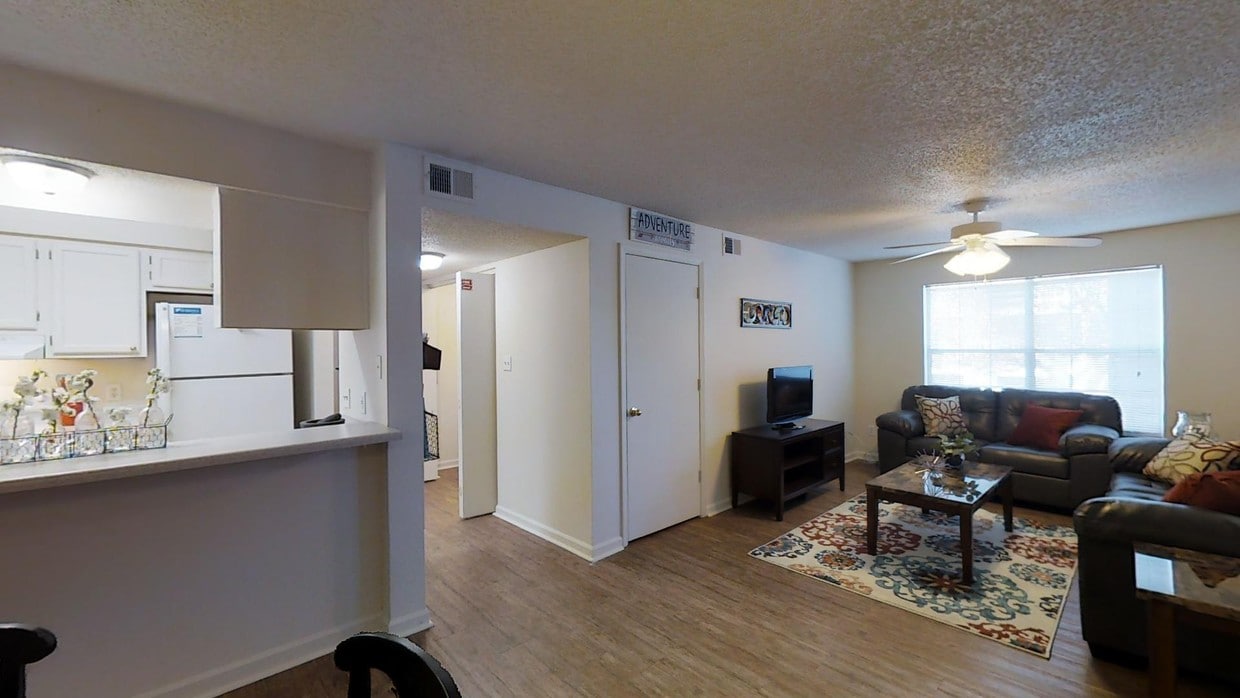 Photo - Whitehall Student Apartments