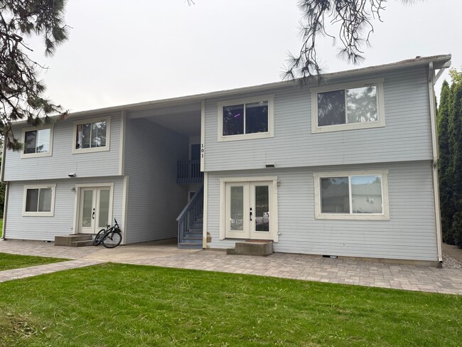 Building Photo - Duplex in Post Falls