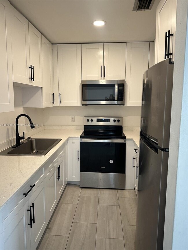 Building Photo - 1490 W 42nd Pl Unit 301 Rental