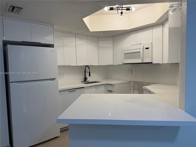 Photo - 8323 Lake Dr Unit 406