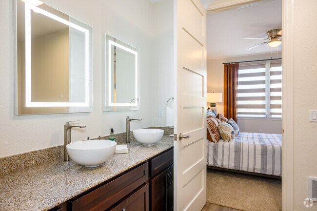 2BR, 2BA - 1,178SF - Primary Bathroom