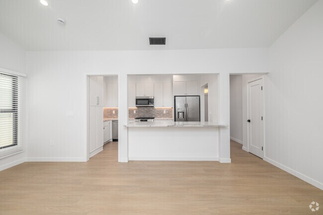1BR, 1BA - 750SF - Kitchen