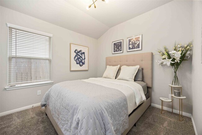 Building Photo - 6910 Lebec Dr