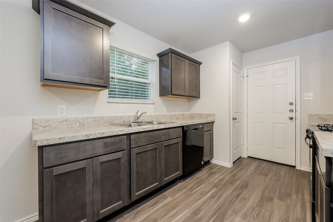 Photo - 22211 Red Knot Run