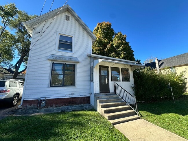 Building Photo - Three Bedroom House in Battle Creek