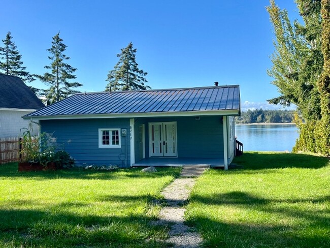 Building Photo - Beachfront Cabin - Water Included Rental