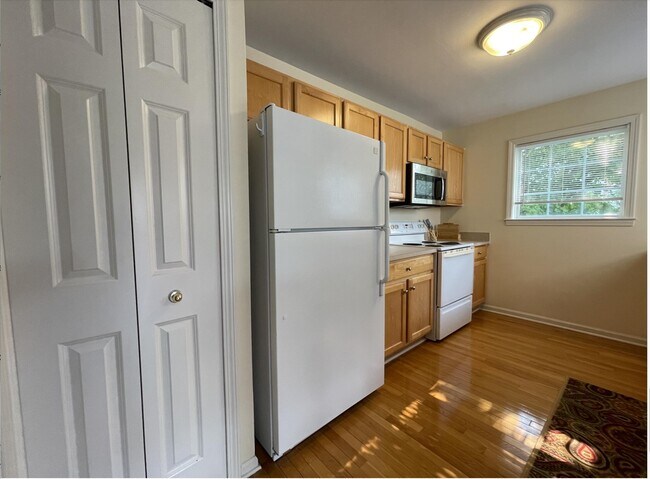 Photo - 2806 Barclay Wy