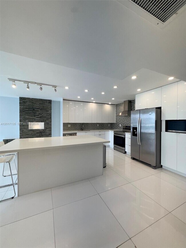 Photo - 19390 Collins Ave Unidad 907