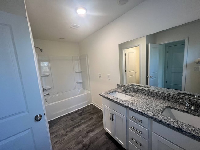 Photo - 1064 W Bank St