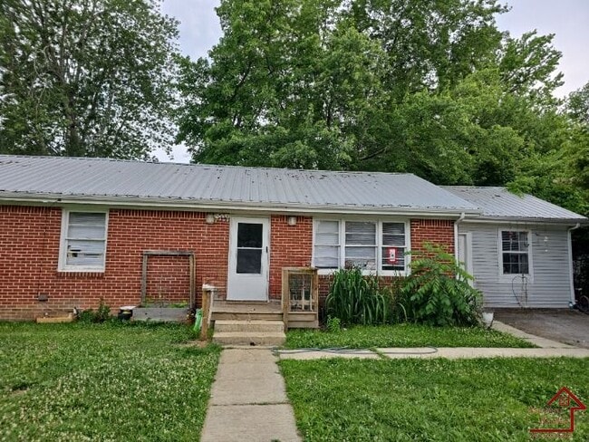 Photo - 555 E 20th St