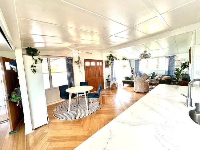 Photo - 2015 Komo Mai Dr