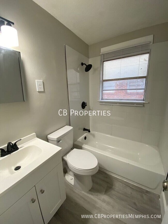 Photo - 1608 Oakwood St