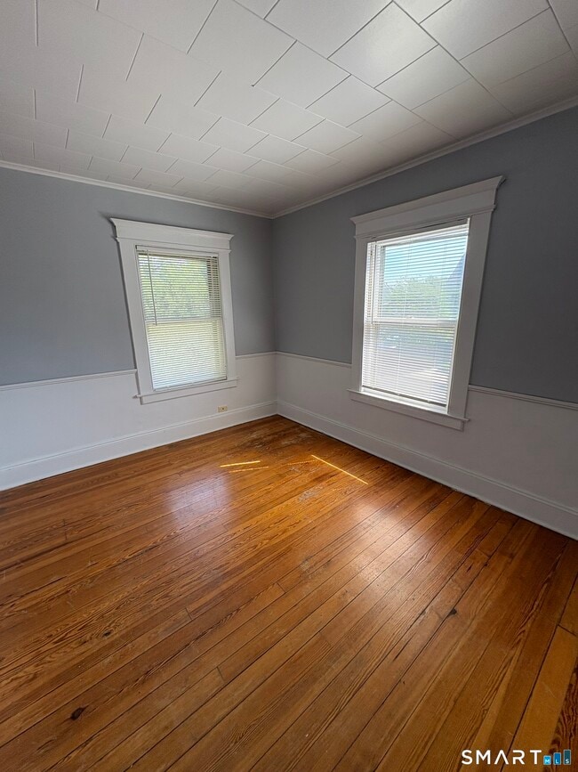 Photo - 225 Whiting Ln