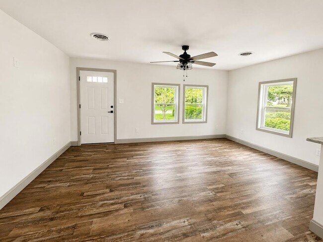 Photo - 24318 Gertrude St