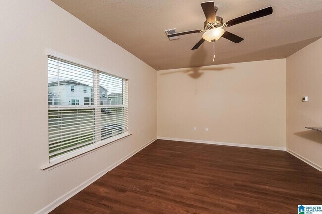 Photo - 7037 Broad St