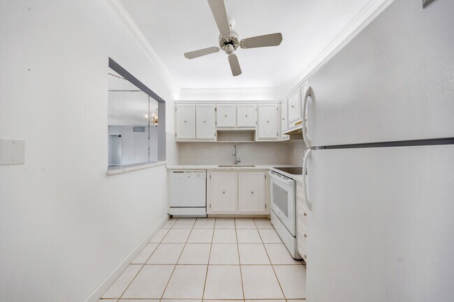 Photo - 257 S Cypress Rd Unit 425