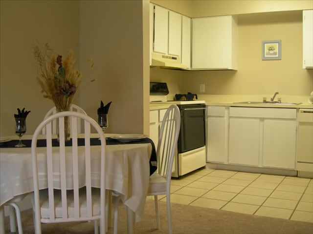 Kitchen - Chateau Apartments
