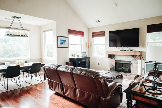 Photo - 631 Eagle Pointe Dr Unidad 631