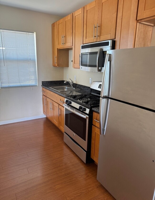 Building Photo - 1425 7th St Unit 3 Rental