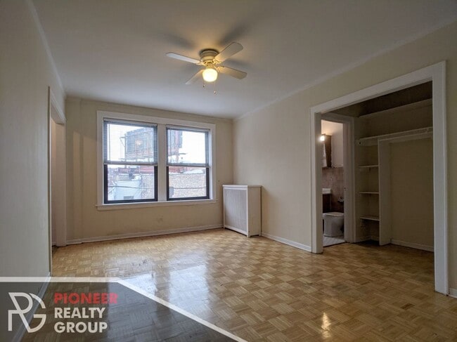 Building Photo - 739 W Belmont Ave Unit 318