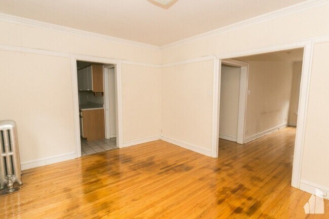 Photo - 5208 N Damen Ave