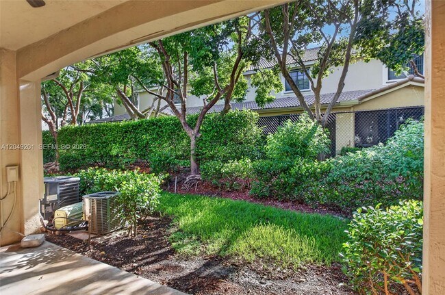 3969 Orange Tree Ln