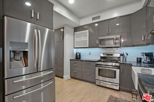 Photo - 16123 W Sunset Blvd Unit 202