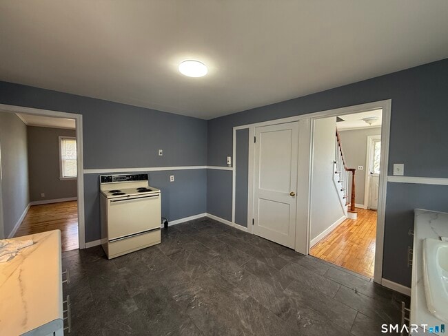 Photo - 31 Waterbury Rd