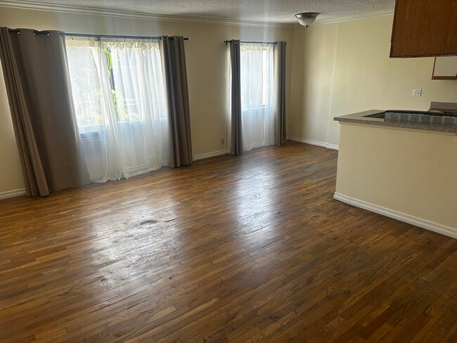 Sala de estar - 5853 Virginia Ave