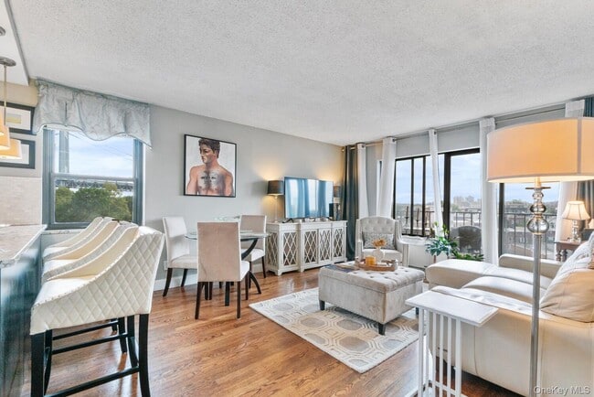 Building Photo - 25-40-40 Shore Blvd Unit 6A