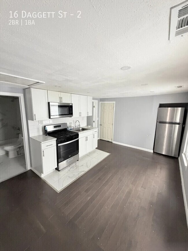 Building Photo - 16 Daggett St Unit 2