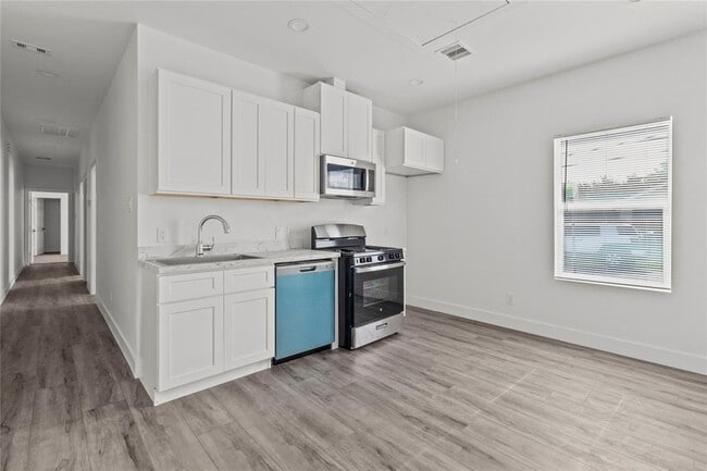 Building Photo - 8501 Denby St